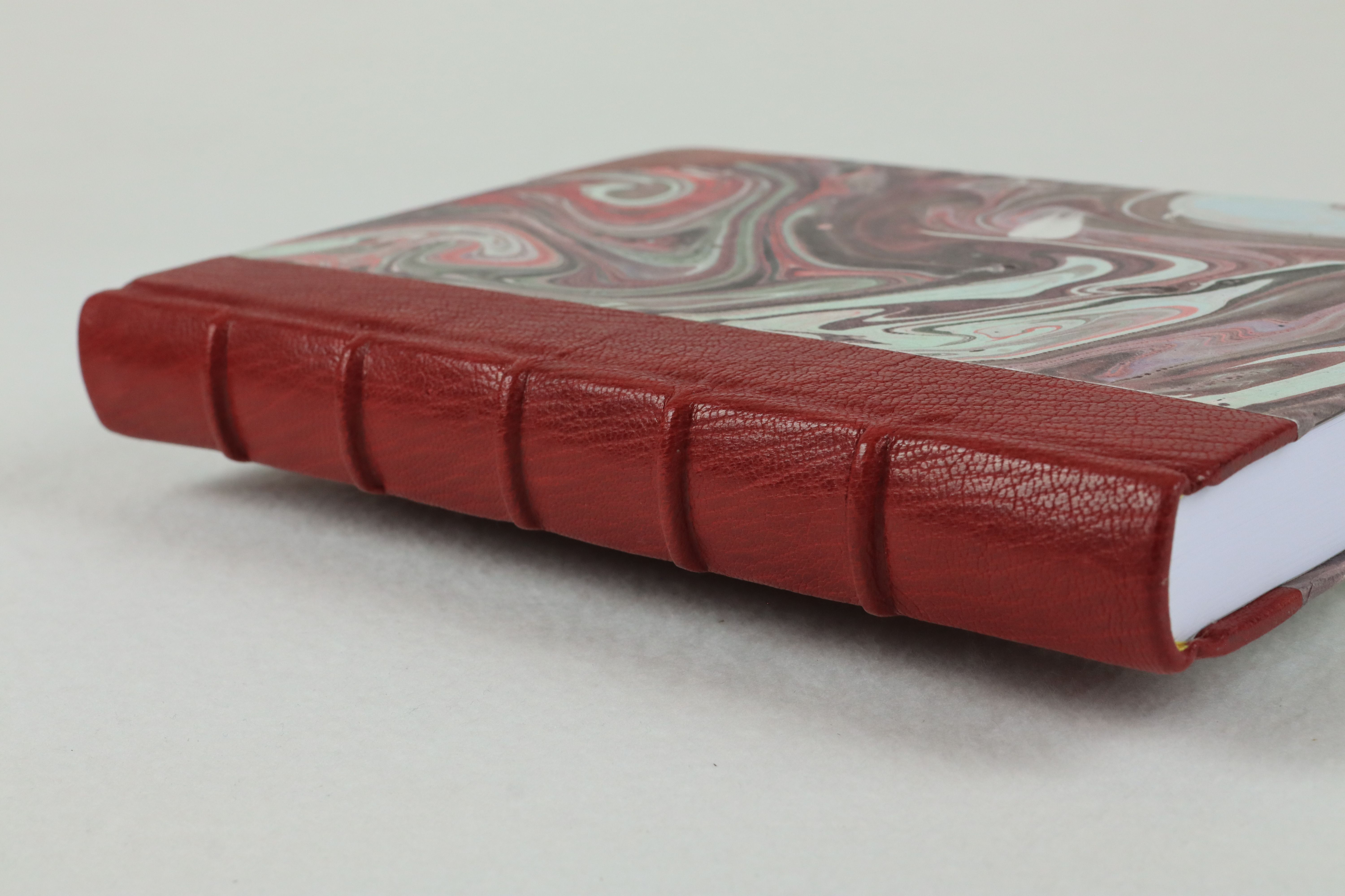 Halblederband mit falschen Bünden