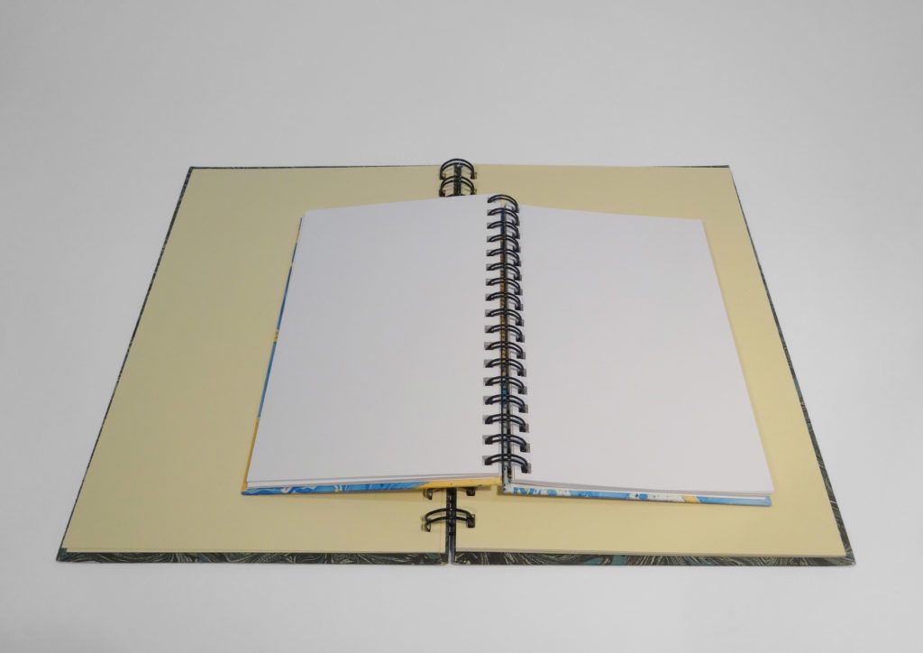 Drahtschlaufenbindung mit hartem Deckel