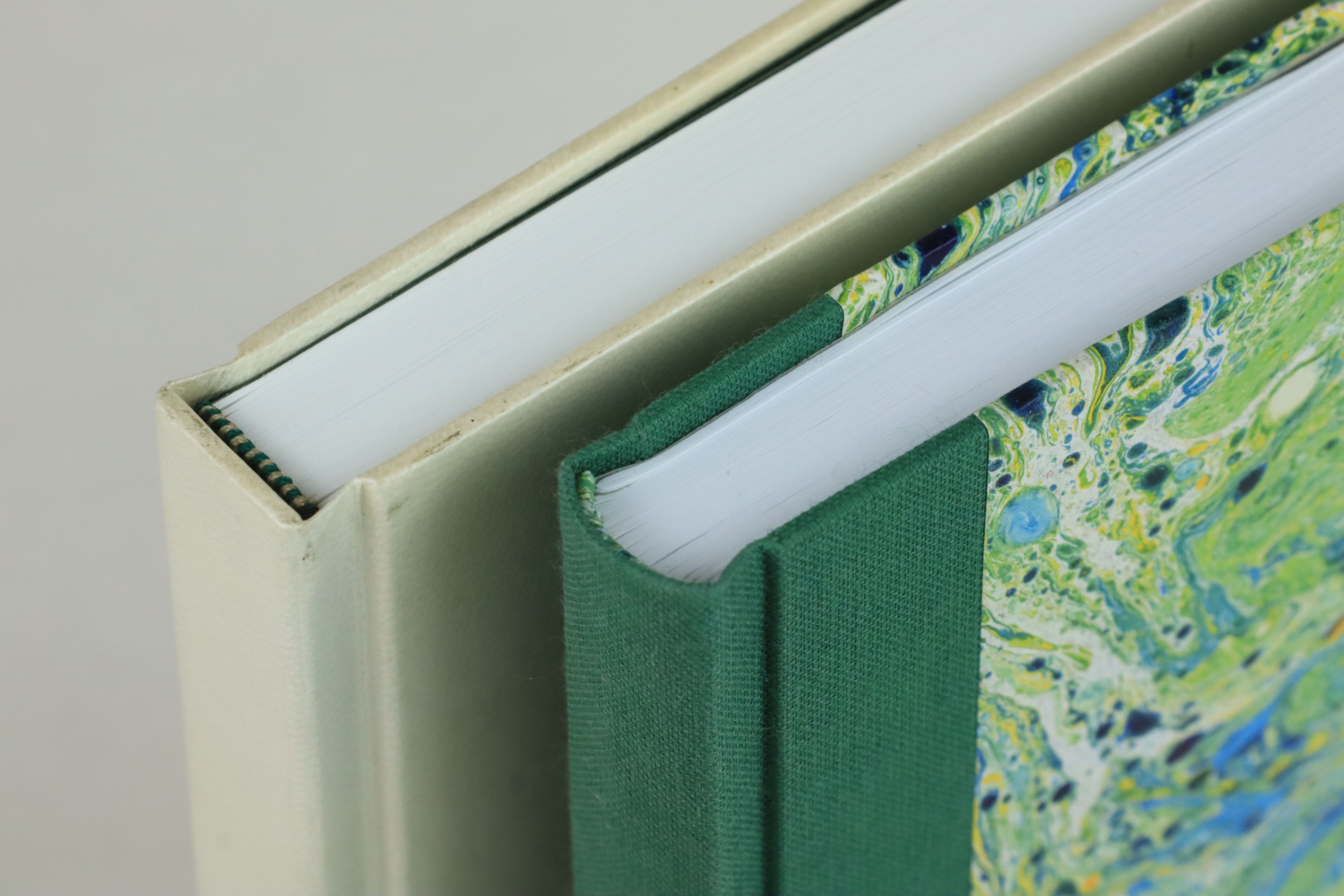 Bücher mit festen Deckeln