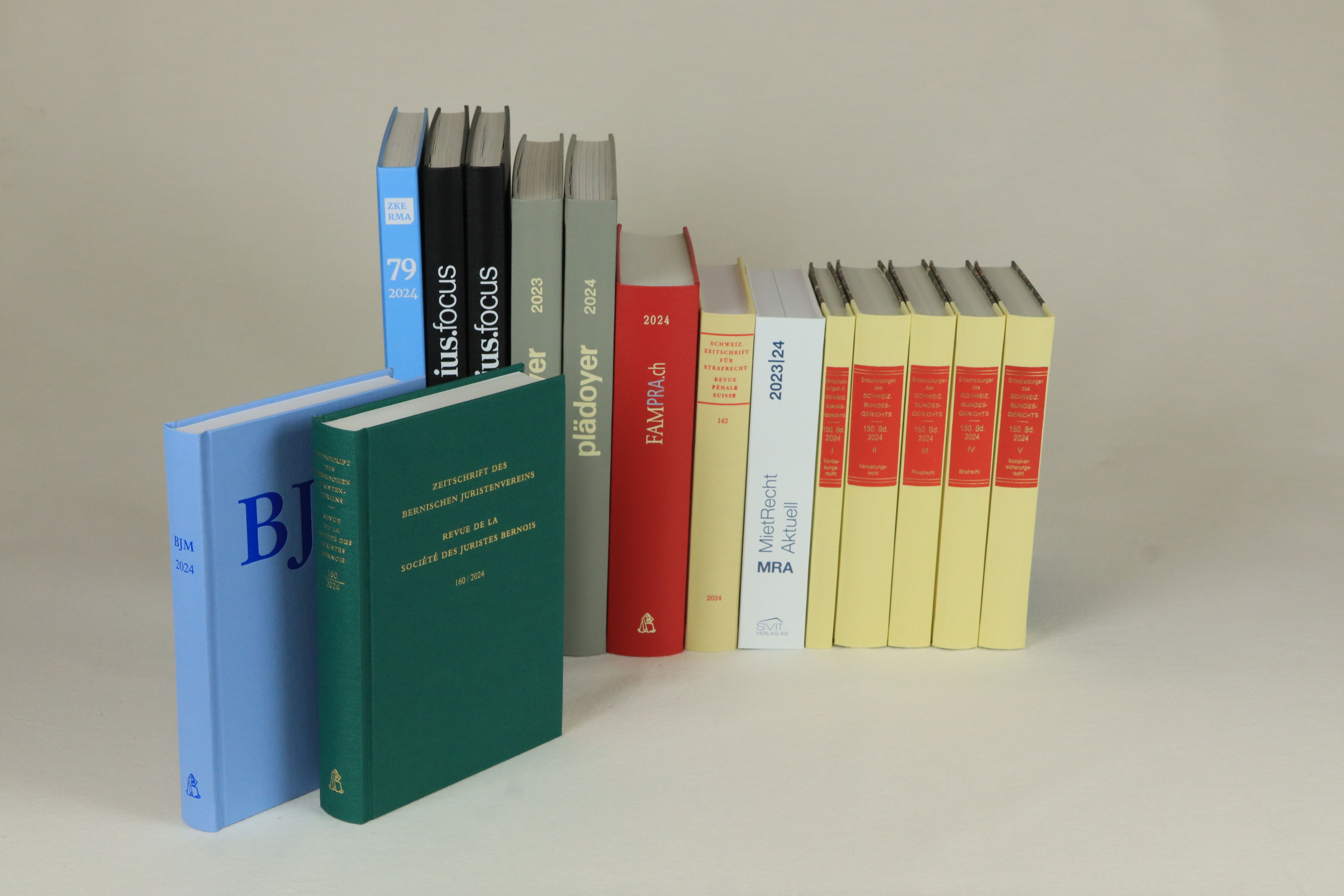 Diverse juristische Zeitschriftenbände