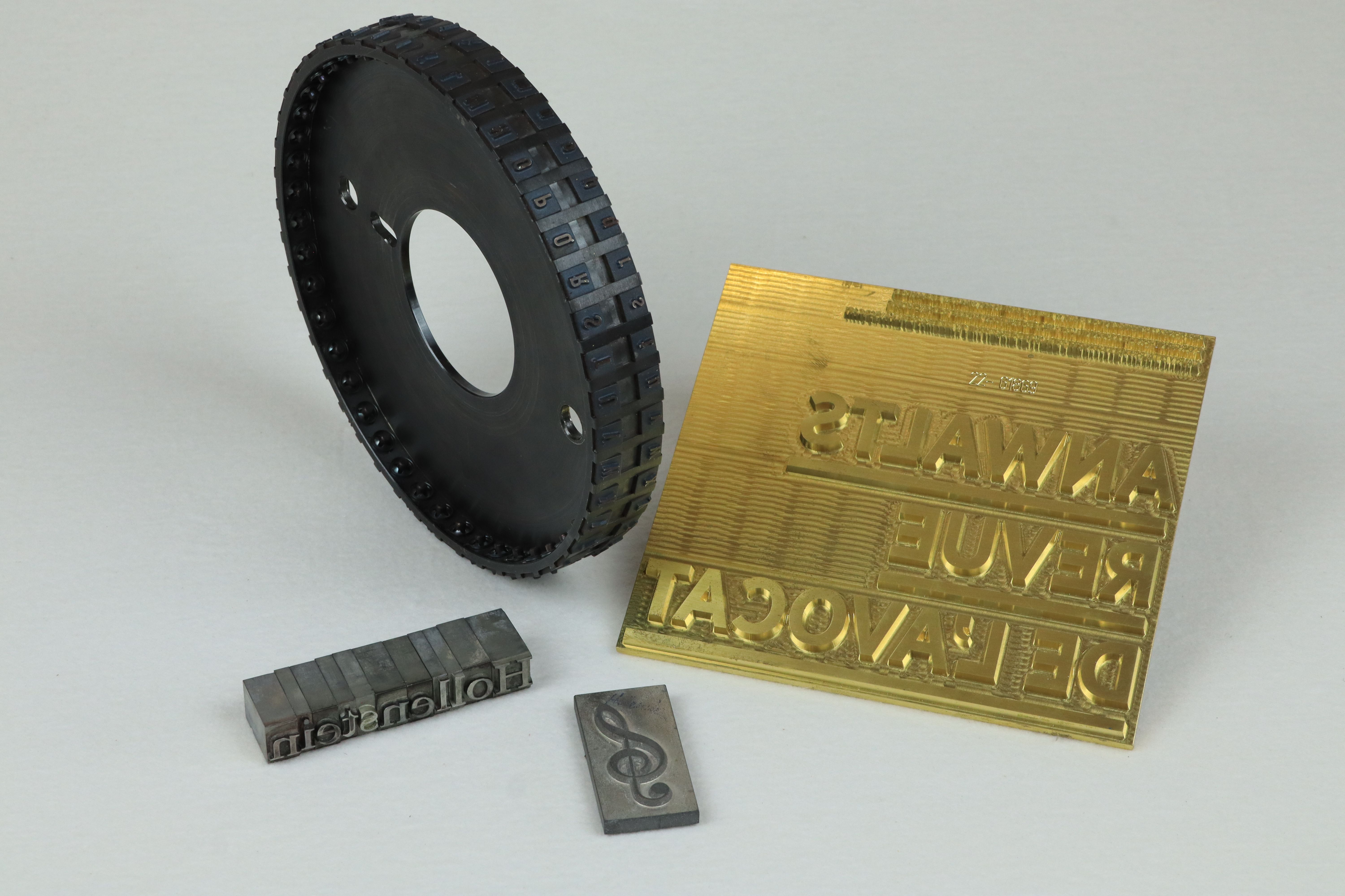 Prägelettern, Schriftrad und Klischee