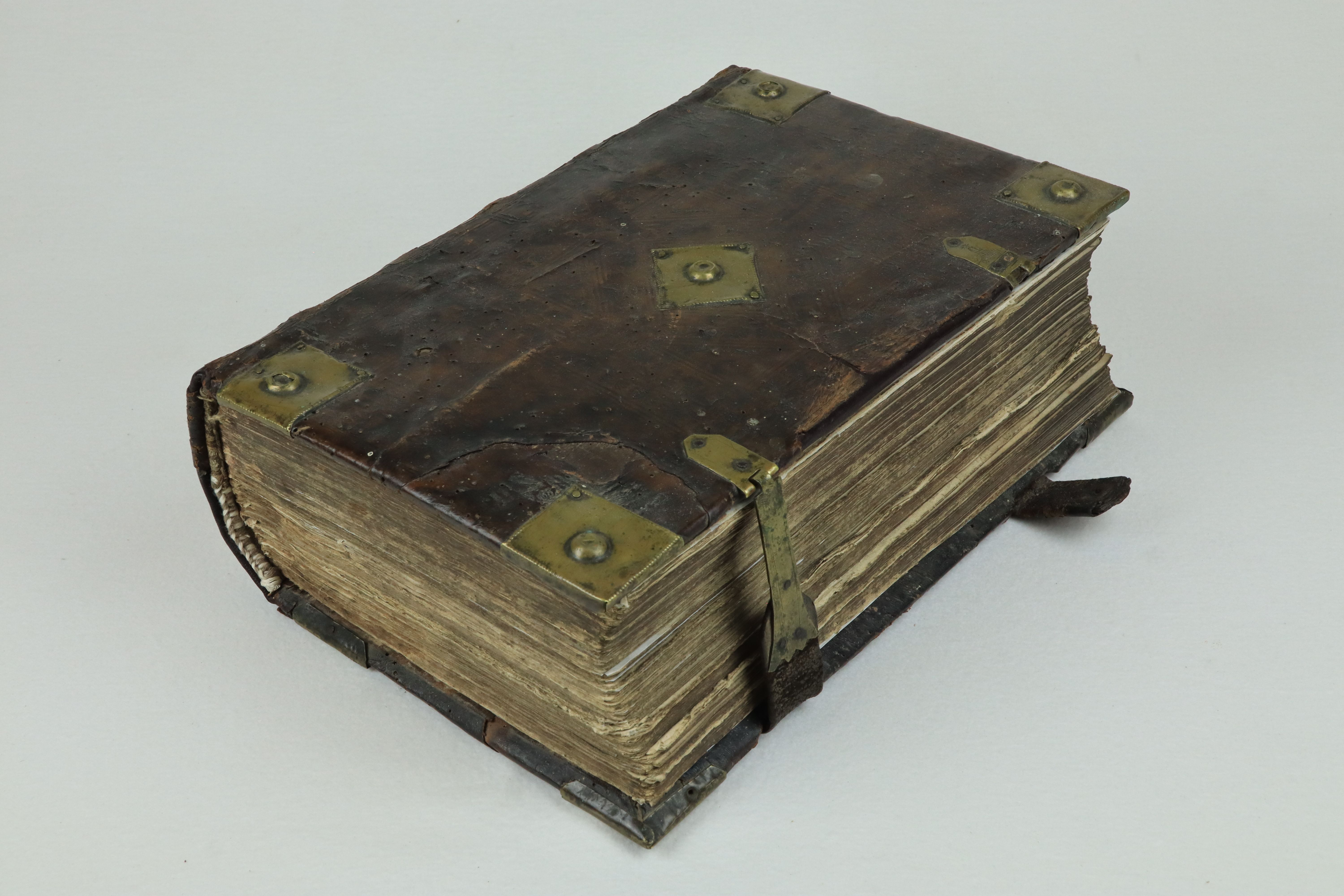 Luther Bibel im Restaurierungsprozess